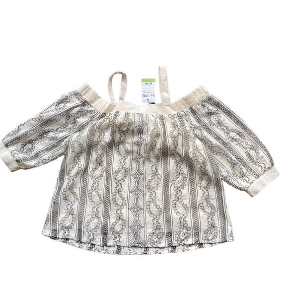 NWT Entro Women’s Off the Shoulder White and Black Lace Top Size M - Picture 2 of 10